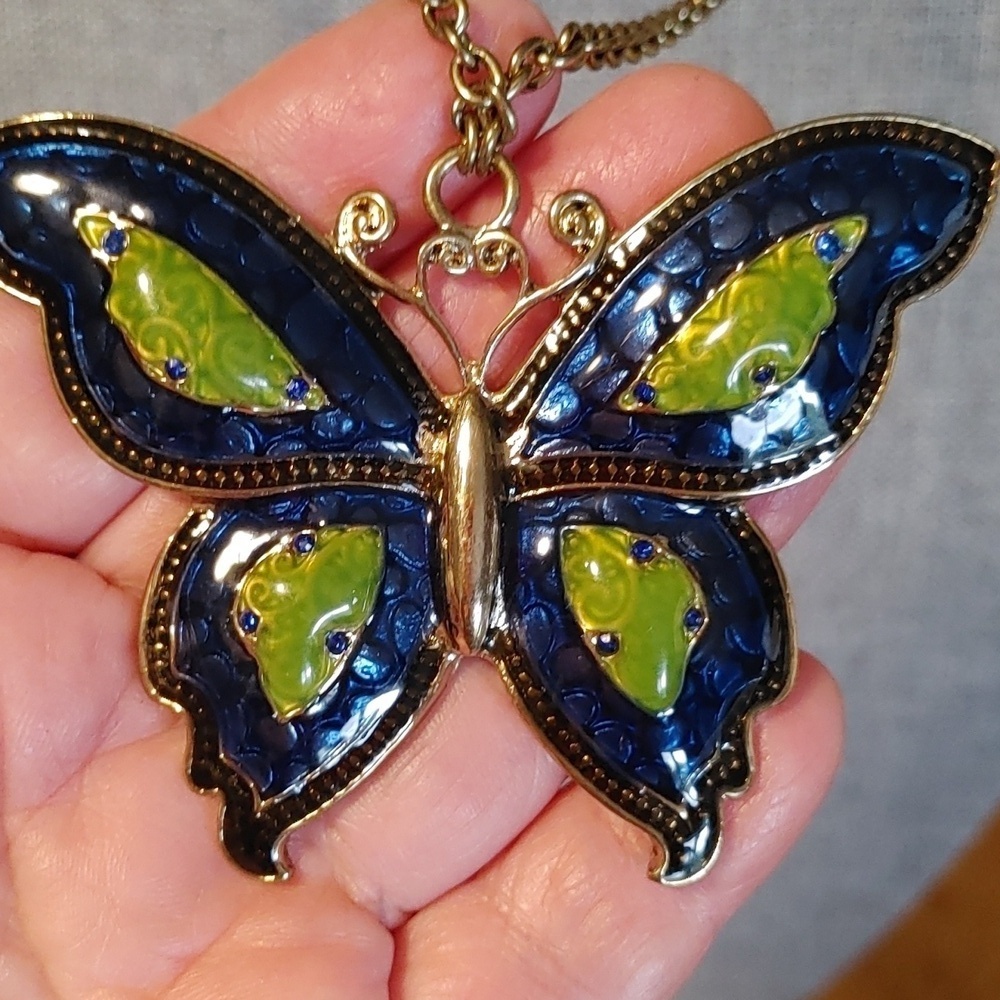 NWT Enamel Beautiful Butterfly Necklace